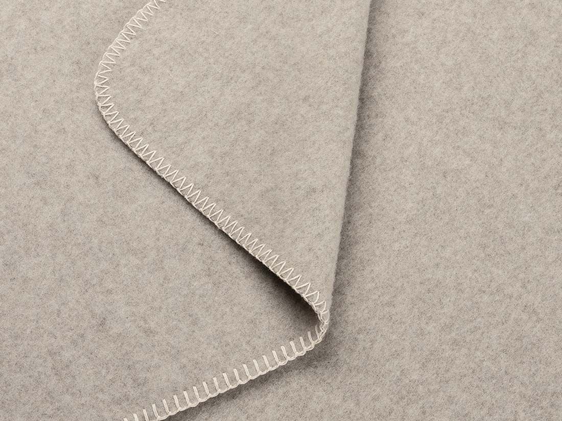 Decke aus Recyclingwolle Stone Brown 150 × 220