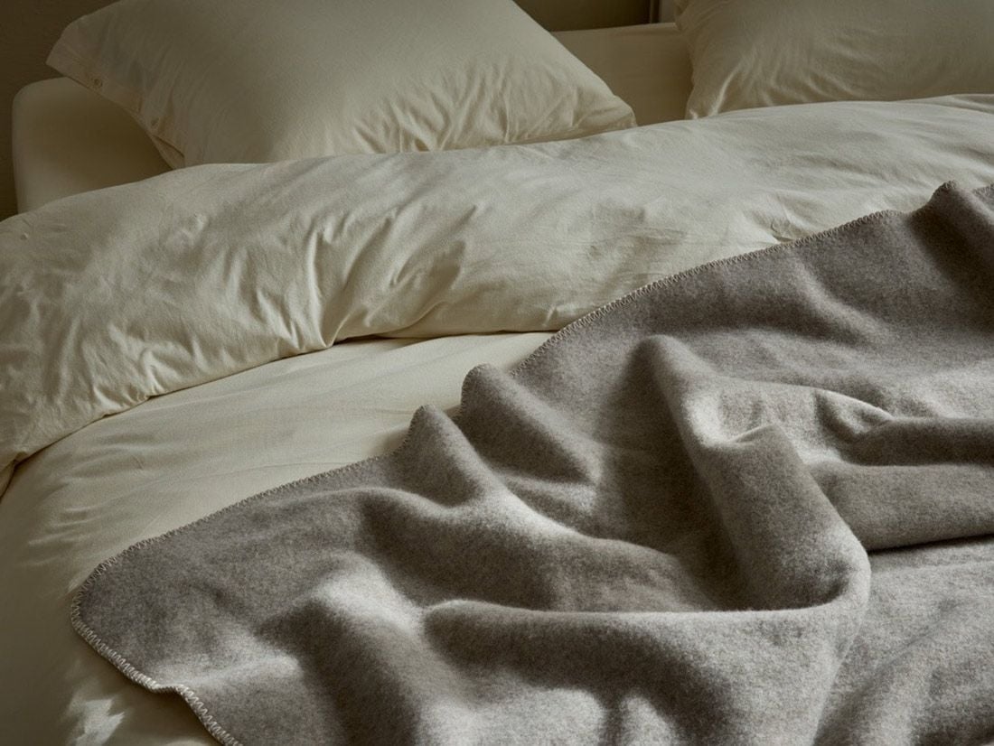 Decke aus Recyclingwolle Stone Brown 150 × 220