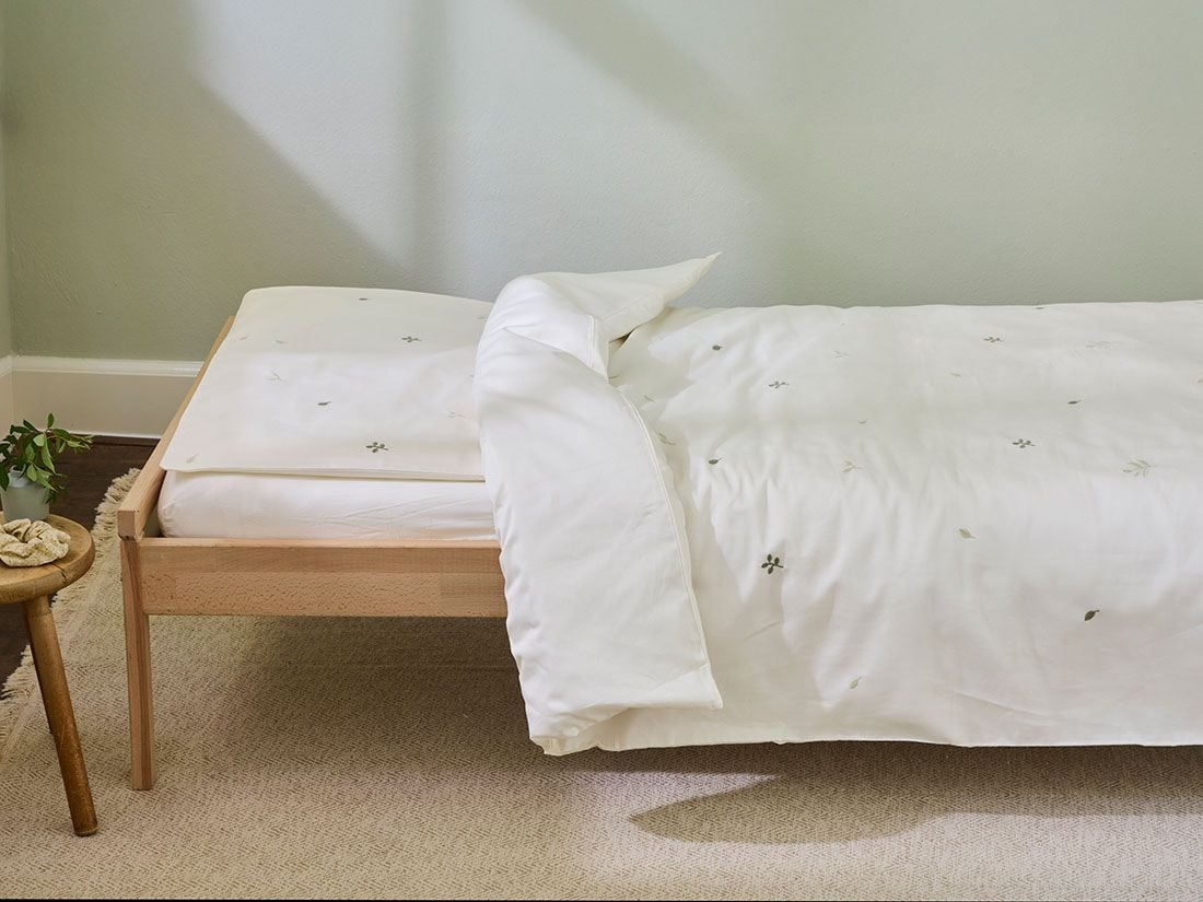 Kinderbettwäsche Baumwollsatin Warm White Botanical