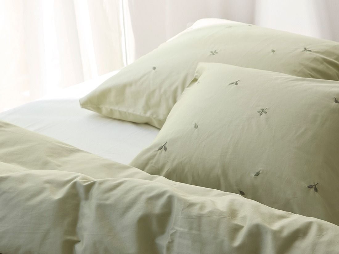 Kissenbezug Baumwollsatin Light Olive Botanical