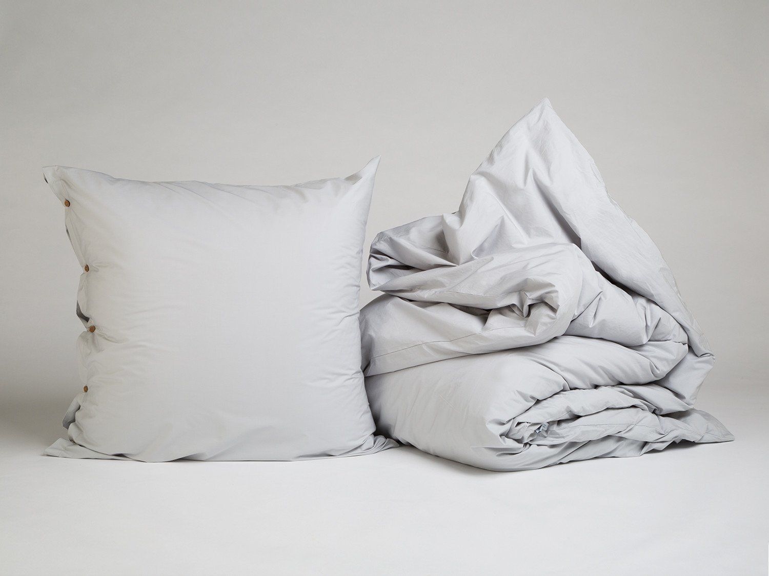 Perkal-Bettwäsche Misty Grey mit Knöpfen